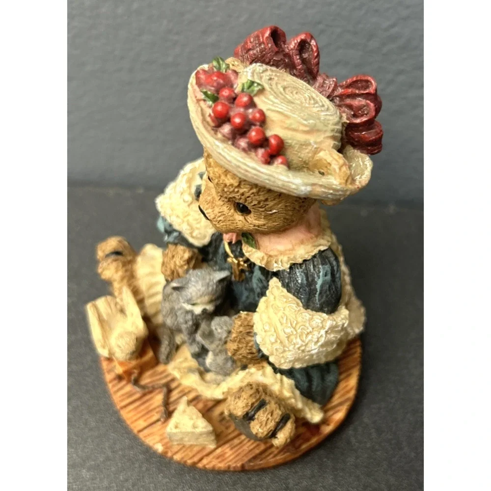 1997 Young's Berry Hill Bears Blessed Are The Peacemakers Inspirational Figurine